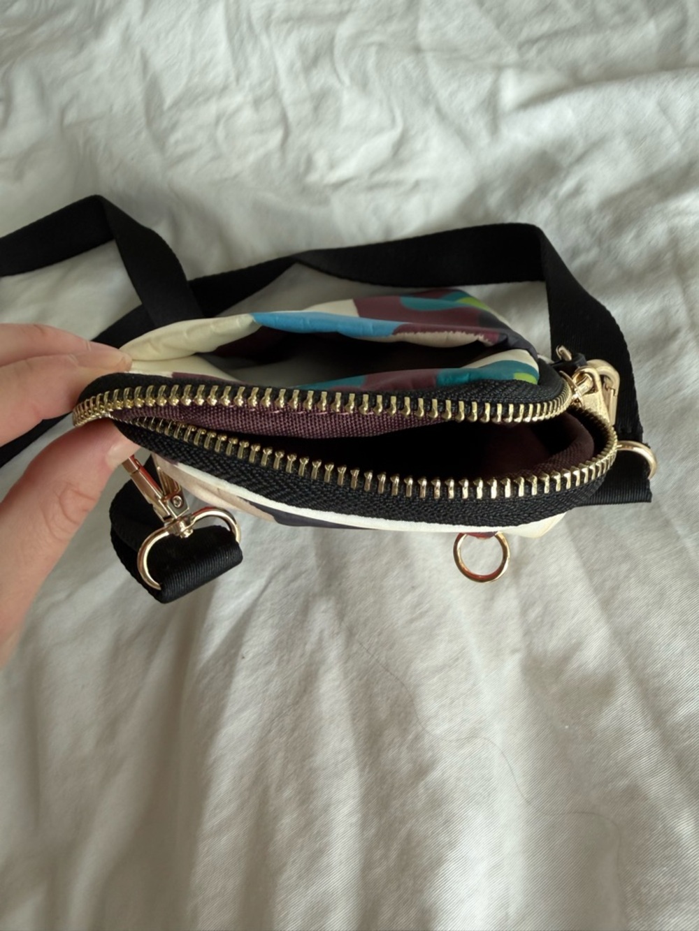 Parfois Abstract Multicolor Crossbody Phone Bag - Picture 4 of 7